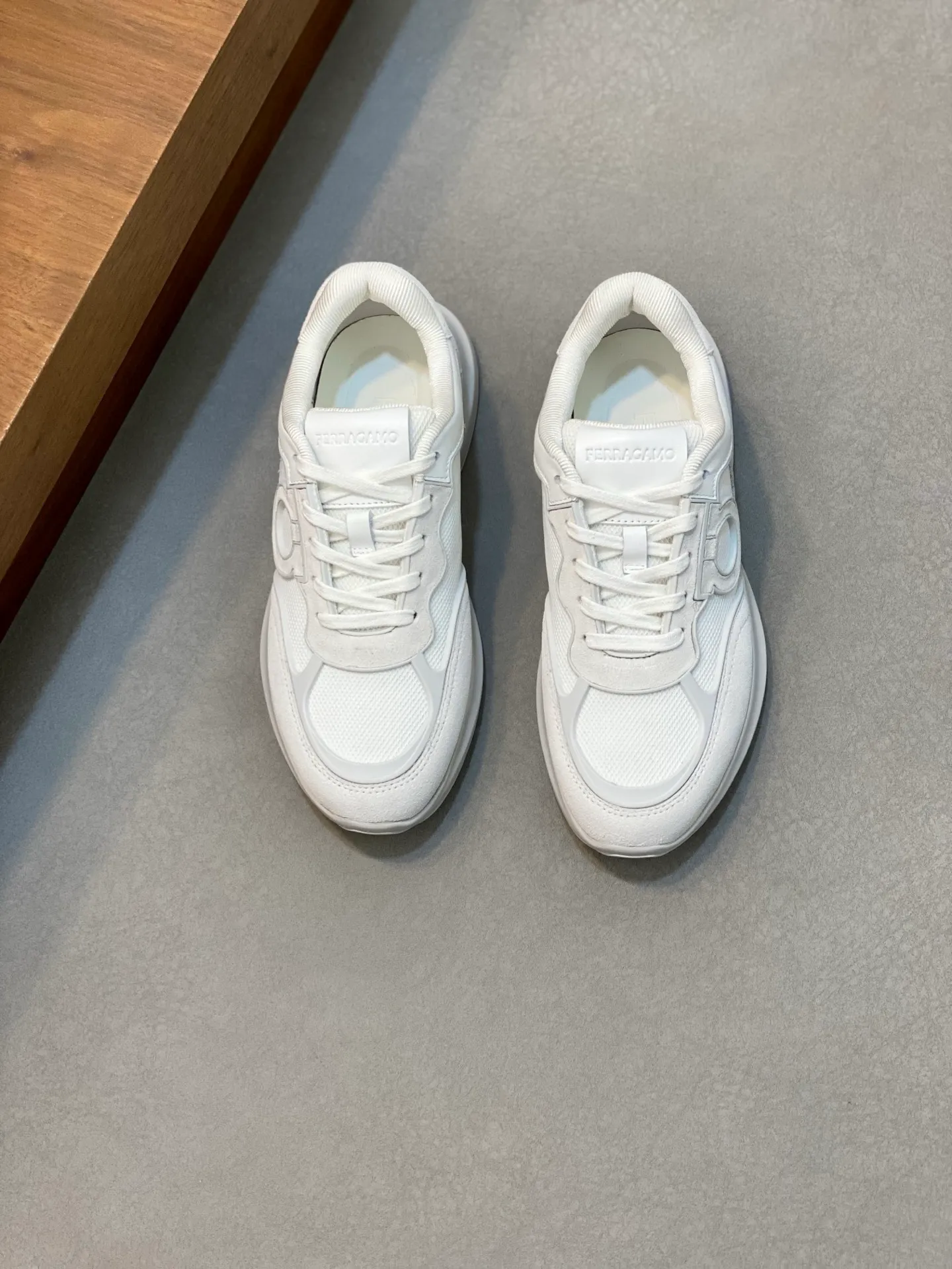 Men's men's shoes 💰700 [Ferragamo] Ferragamo - High-end quality original order - Upper: original cow suede leather with breathable mesh, brand logo sewn on the shoe body - Lining: brand canvas, foot pads; water-dyed cowhide - Outsole: rubber outsole - Super high quality control·Fine workmanship: Prominent (high-end·luxury·grade) Size: 38-44 (38 45, can be customized)